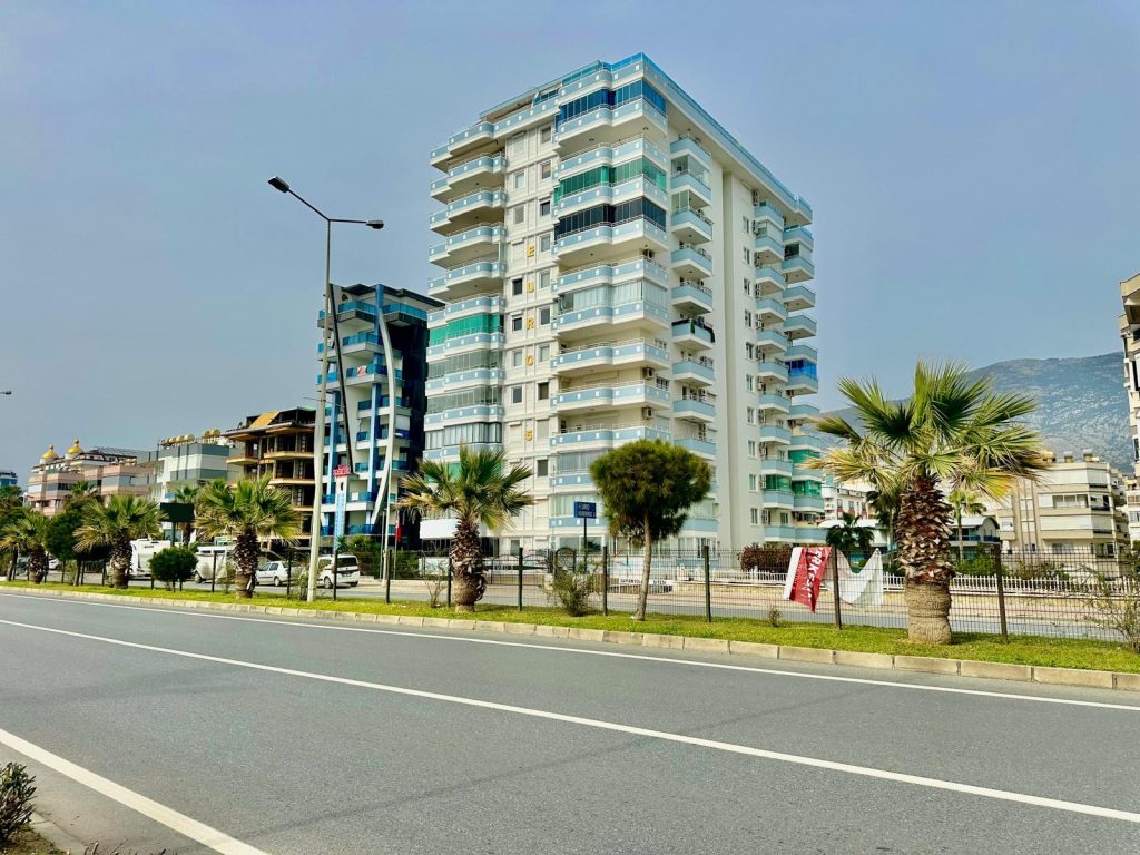 NA PRODAJU – STAN UZ MORE U MAHMUTLARU / ALANYA