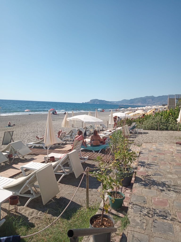 PRODAJE SE APARTMAN U ALANIJI, KOMPLEKS NA PLAŽI