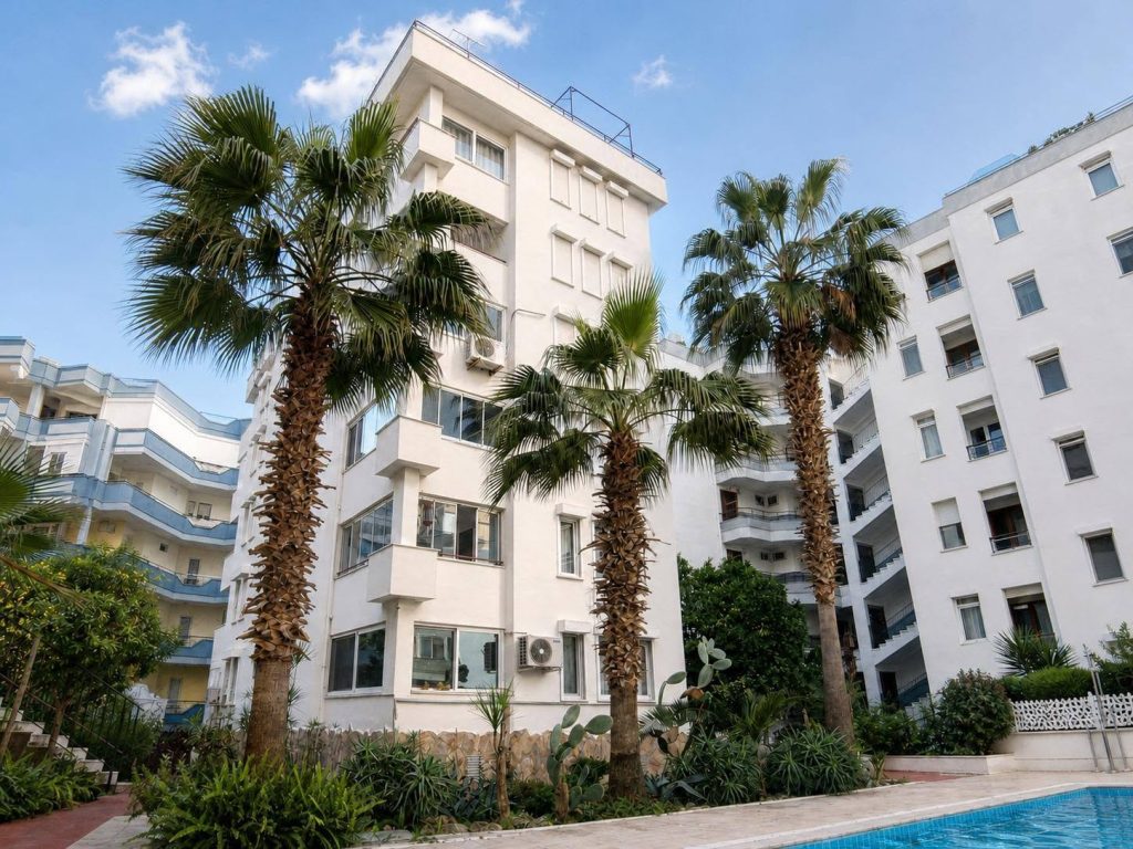 Namješten stan 2+1 na prodaju u Mahmutlaru, Alanya – samo 150 metara od mora