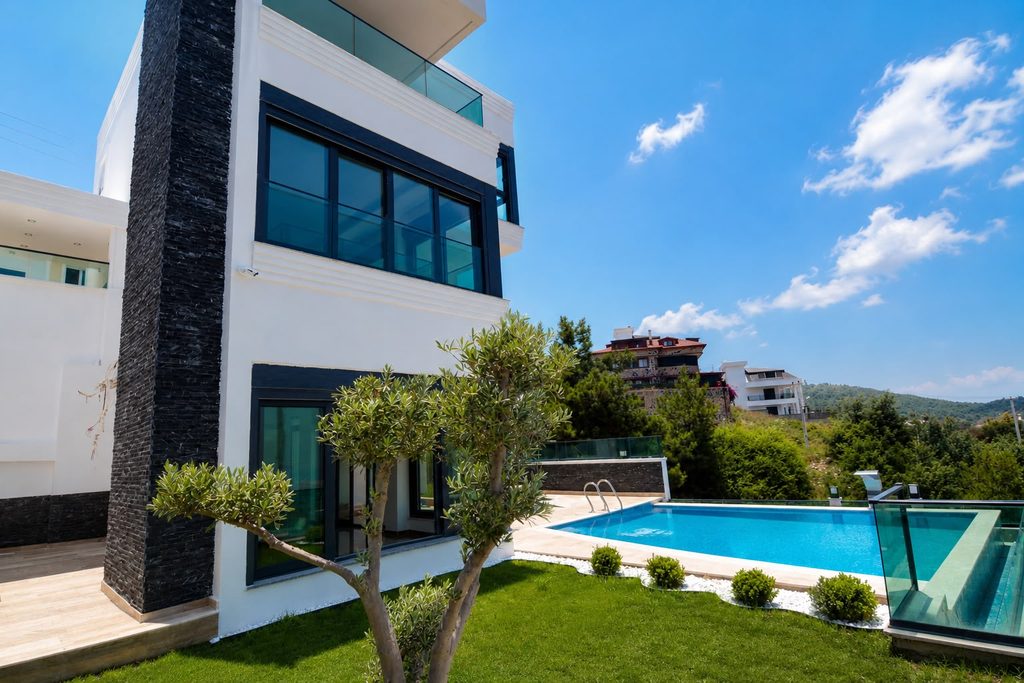vila s privatnim bazenom i pogledom na more u Kargıčaku, Alanya