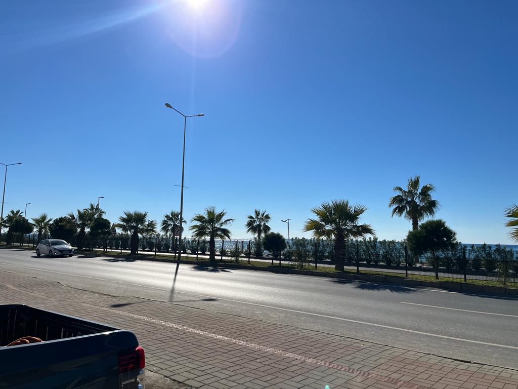 Stan 2+1 na prodaju u Mahmutlaru, Alanya – samo 10 m od mora